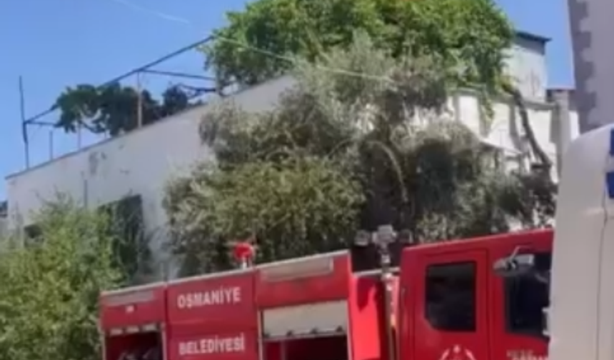 Osmaniye’de Çatı Katı Deposunda Çıkan Yangın Söndürüldü